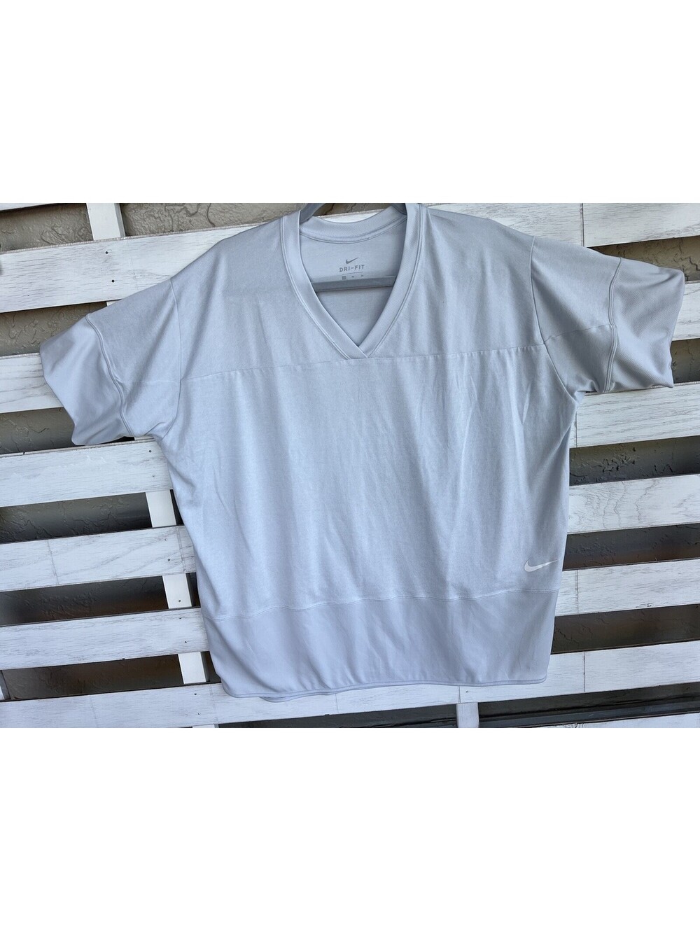 Nike Dri Fit Womens Size XL Gray Short Sleeve Side Slit Athletic Tee Shirt